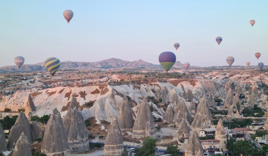 Luchtballonnen Cappadocië – symbool voor kracht en schoonheid van kwetsbaarheid.