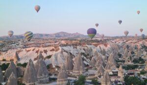 Luchtballonnen Cappadocië – symbool voor kracht en schoonheid van kwetsbaarheid.
